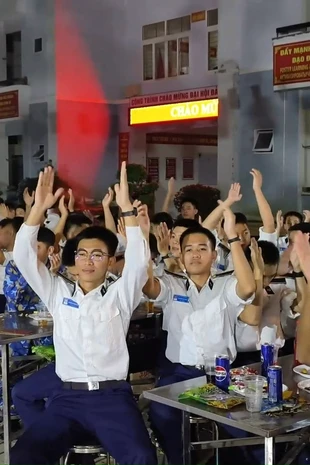 Sĩ quan Hải quân tương lai với sắc xuân nơi phố biển Nha Trang