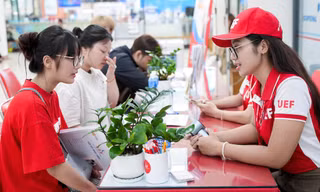 Hai ngành đào tạo ở UEF đạt chuẩn kiểm định của Thụy Sĩ
