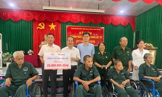 Công ty CP Him Lam và báo Tiền Phong tặng quà Trung tâm Điều dưỡng Thương binh và Người có công Long Đất
