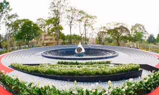 Tận thấy tượng đài Giọt Nước trong Công viên tưởng niệm nạn nhân COVID-19