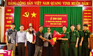 Bàn giao thuyền viên bị nạn trên biển cho Tổng Lãnh sự quán Indonesia