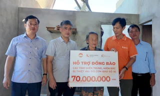 Quỹ Khởi Sự Từ Tâm trao hơn 10 tỷ đồng cho bà con vùng lũ