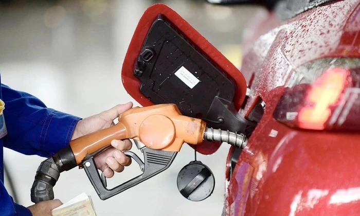 Giá dầu vượt 100 USD/thùng, dự báo giá xăng trong nước tiếp tục tăng mạnh