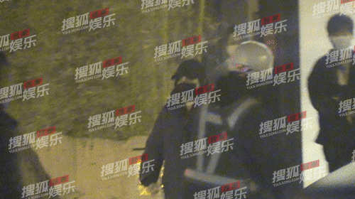 Triệu Vy lộ ảnh bên tình trẻ, hôn nhân của sao “Hoàn Châu Cách Cách” đang gặp trục trặc? ảnh 3