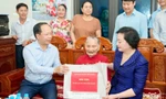 Phó Thủ tướng Phạm Thị Thanh Trà thăm, tặng quà Mẹ Việt Nam Anh hùng