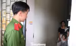 Chung cư 50 năm tuổi xuống cấp, công an gõ cửa từng nhà sơ tán dân tránh bão