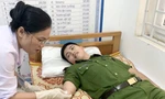 Đại úy trẻ hiến máu cứu cụ bà