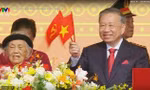 Mẹ Việt Nam Anh hùng ngồi cạnh Tổng Bí thư Tô Lâm trong lễ diễu binh
