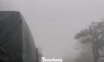Sương mù dày đặc bao phủ tuyến đường lên Cửa khẩu Cầu Treo