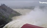 Cận cảnh thuỷ điện Hố Hô xả tràn, đường Hồ Chí Minh ngập do mưa lớn