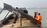 Bắt giữ 2 tàu cát tặc
