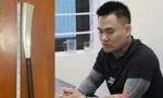 Tạm giữ hình sự đối tượng cầm dao xông vào quán cà phê chém người