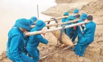 Phát hiện bom 340kg bên bờ sông Lam sau lũ