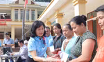Hơn 200 suất quà đến với người dân vùng rốn lũ biên giới Nghệ An