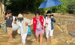 Cuộc vượt cạn khó tin của sản phụ vùng lũ