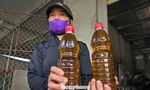 Sợ dầu ăn 'bẩn' trên thị trường, người dân Nghệ An đổ xô đi ép dầu hạt về sử dụng