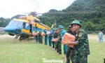 Trực thăng đưa gần 20 tấn nhu yếu phẩm tiếp tế người dân vùng tâm lũ
