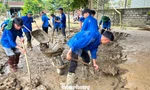 Tuổi trẻ Nghệ An giúp người dân khắc phục hậu quả sau lũ lịch sử