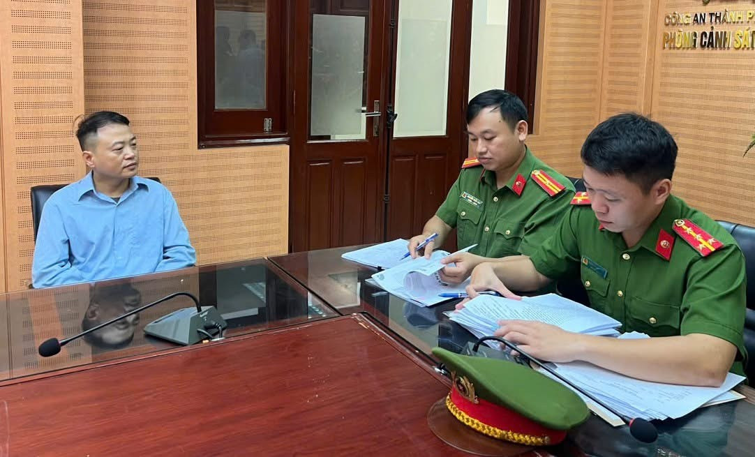 Bị can Nguyễn Hoà Bình tại cơ quan điều tra. img-0511.jpg