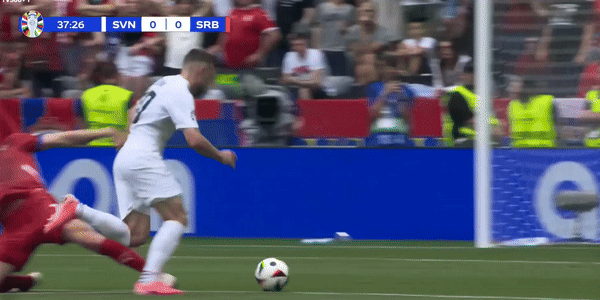 Serbia thoát thua Slovenia nhờ bàn thắng phút 90+5 ảnh 15