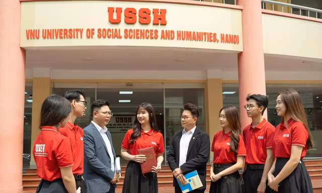 Vì sao điểm chuẩn Trường Đại học Khoa học Xã hội và Nhân văn, Đại học Quốc gia Hà Nội giảm 'sốc'?