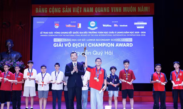 Hành trình vượt hàng trăm cây số về Thủ đô của những 'nhà toán học tương lai'