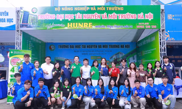 Quyền Hiệu trưởng trường đại học trực tiếp tư vấn, gỡ rối cho sĩ tử trước mùa vượt vũ môn'