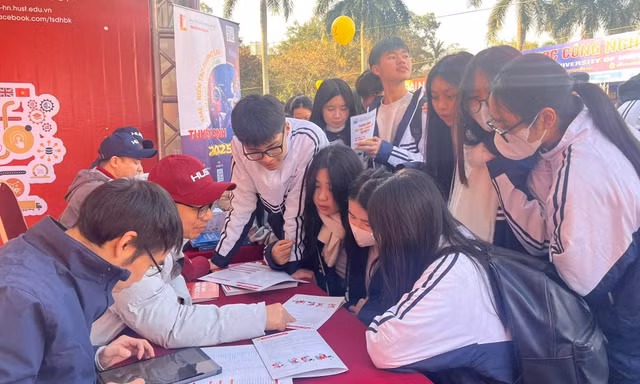 Sau sự cố sai lệch điểm IELTS: Đại học Bách khoa Hà Nội rà soát thí sinh xét tuyển bằng chứng chỉ