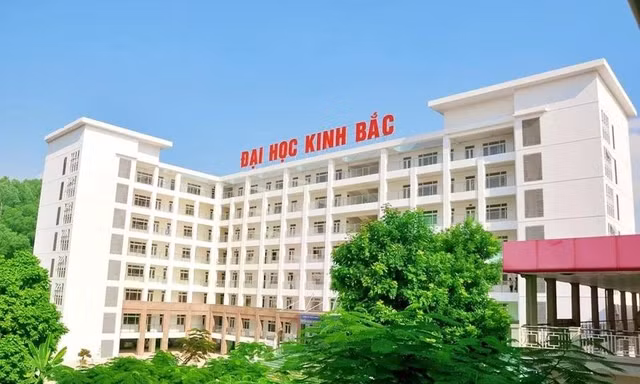 Vì sao sinh viên Y khoa ĐH Kinh Bắc chưa thể chuyển trường?