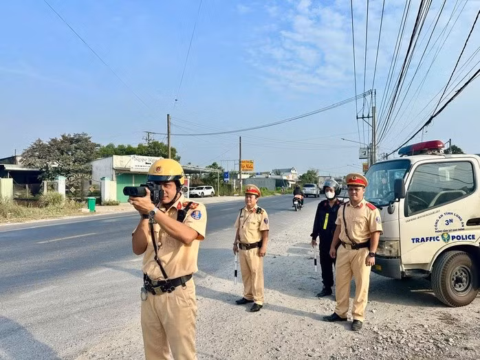 CSGT Tây Ninh triển khai làm nhiệm vụ bắn tốc độ