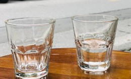 Bạn nên uống nước thường xuyên. Ảnh minh họa: Ban Mai