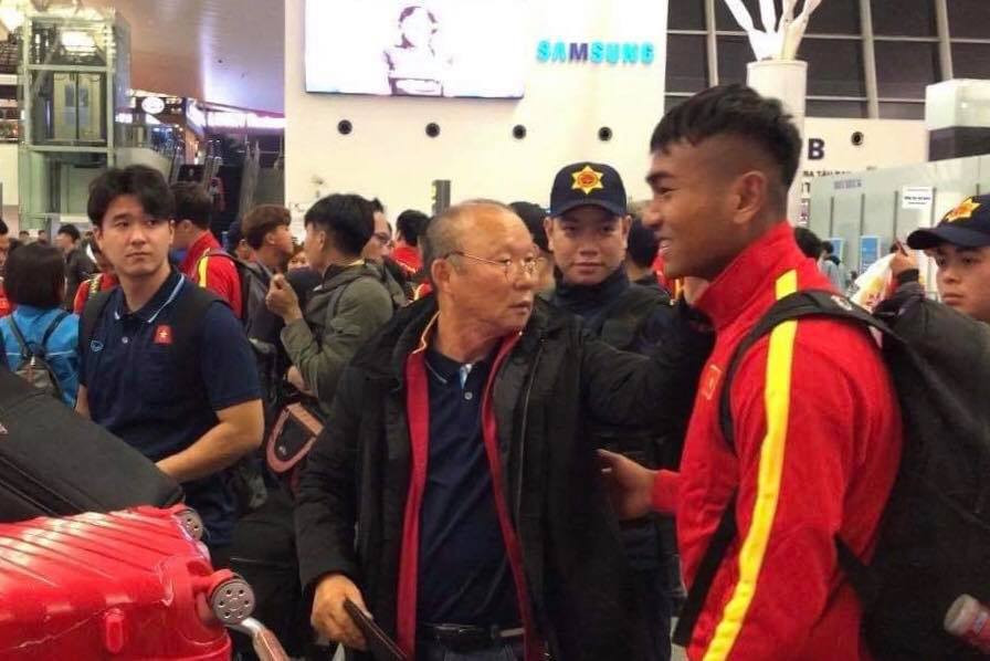 U23 Việt Nam sang Hàn Quốc tập huấn lúc nửa đêm ảnh 2