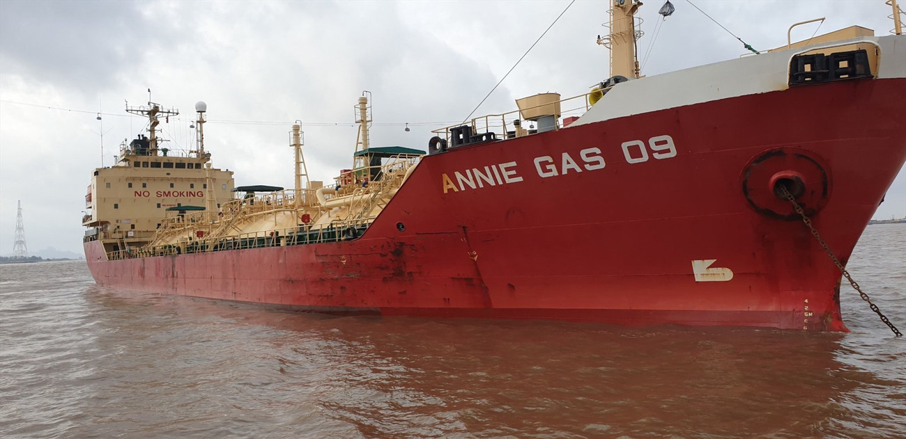 Vụ va chạm giữ tàu Annie Gas 09 khiến tàu cá bị chìm, 2 thuyền viên được cứu và 5 thuyền viên tử vong. Tìm thấy thi thể 4 thuyền viên mất tích trong vụ chìm tàu trên biển Hải Phòng ảnh 2