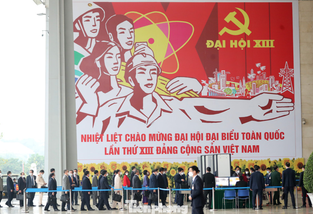 Đại hội bắt đầu bỏ phiếu bầu Ban Chấp hành Trung ương khóa XIII ảnh 9