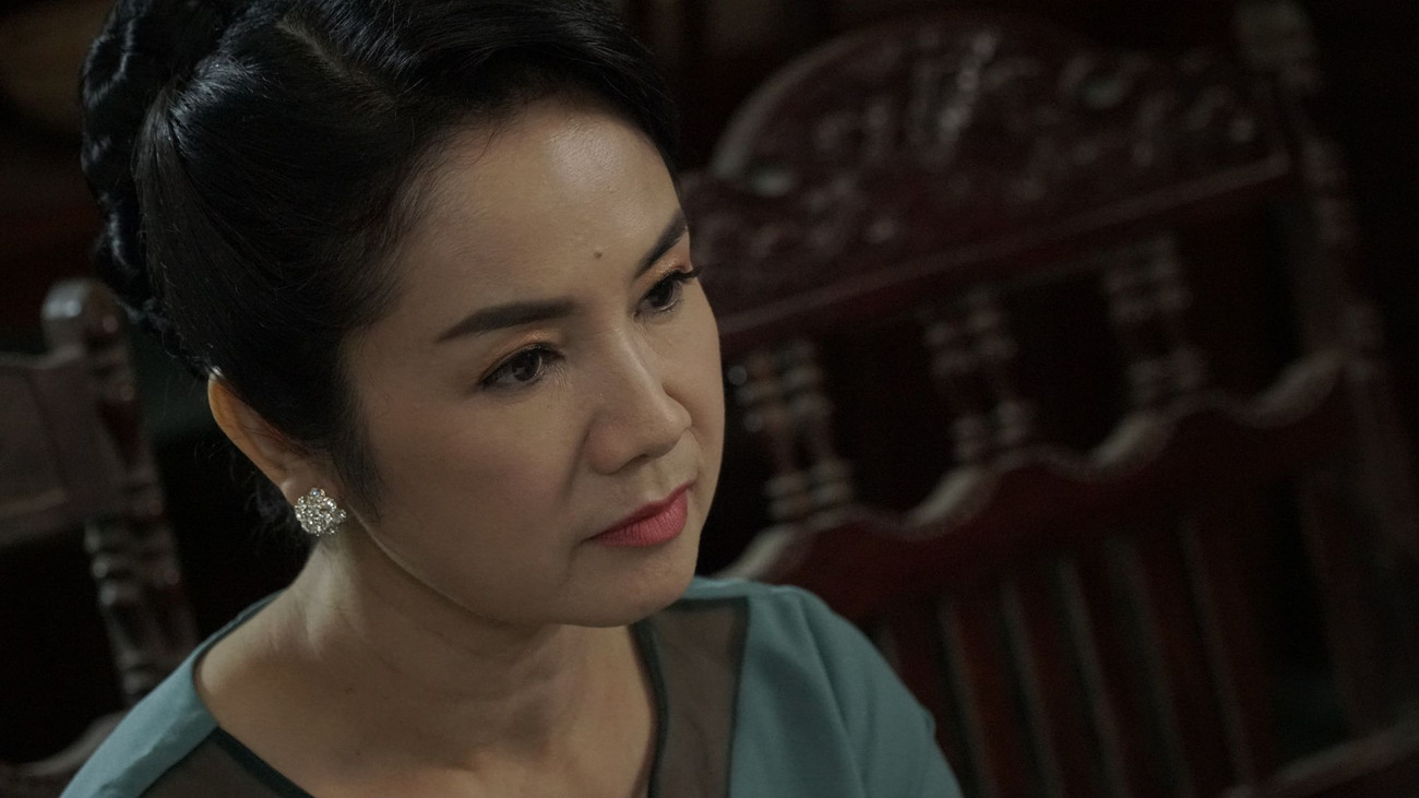 Bà Bạch Cúc (NSND Thu Hà). NSND Thu Hà - người phụ nữ phải gánh trên vai cả gia tộc! ảnh 2