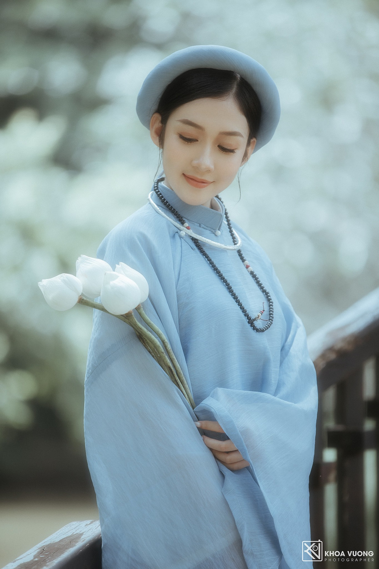 Bộ áo dài cổ phục làm tôn lên vẻ đẹp kiêu sa, nhưng cũng không làm giảm đi sự duyên dáng, quyến rũ của người thiếu nữ Phú Yên Hoa khôi Hutech đẹp dịu dàng trong áo dài cổ phục Việt Nam ảnh 8