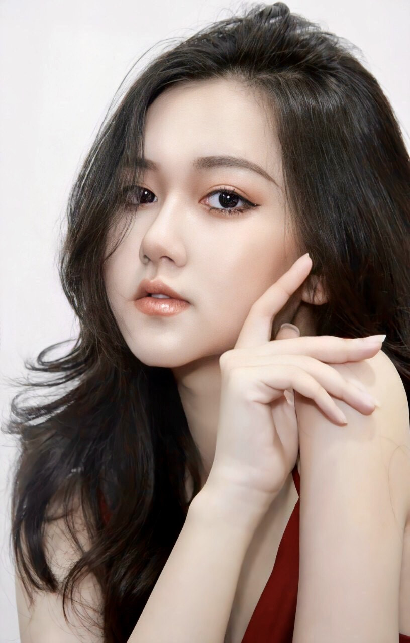 Thoại Nghi sở hữu nhan sắc vô cùng cuốn hút. Bộ ảnh cổ trang của thiếu nữ 15 tuổi khiến dân tình điêu đứng ảnh 1