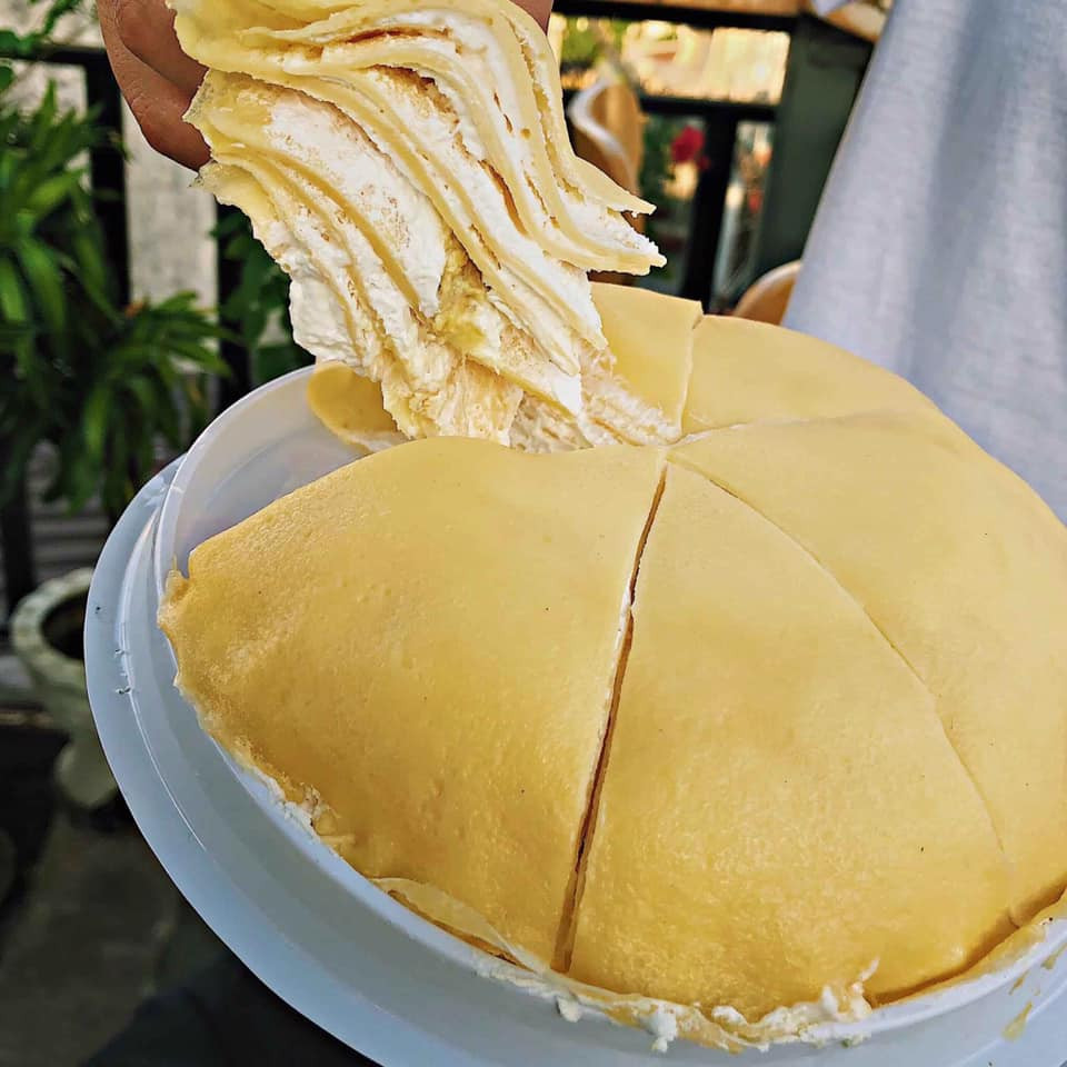 Sầu riêng rất nhiều - Ảnh: Sam Nguyễn Dành cho những chiếc bụng đói: Ăn vặt ngon “xỉu” với các món bánh tráng miệng ở Sài Gòn ảnh 2