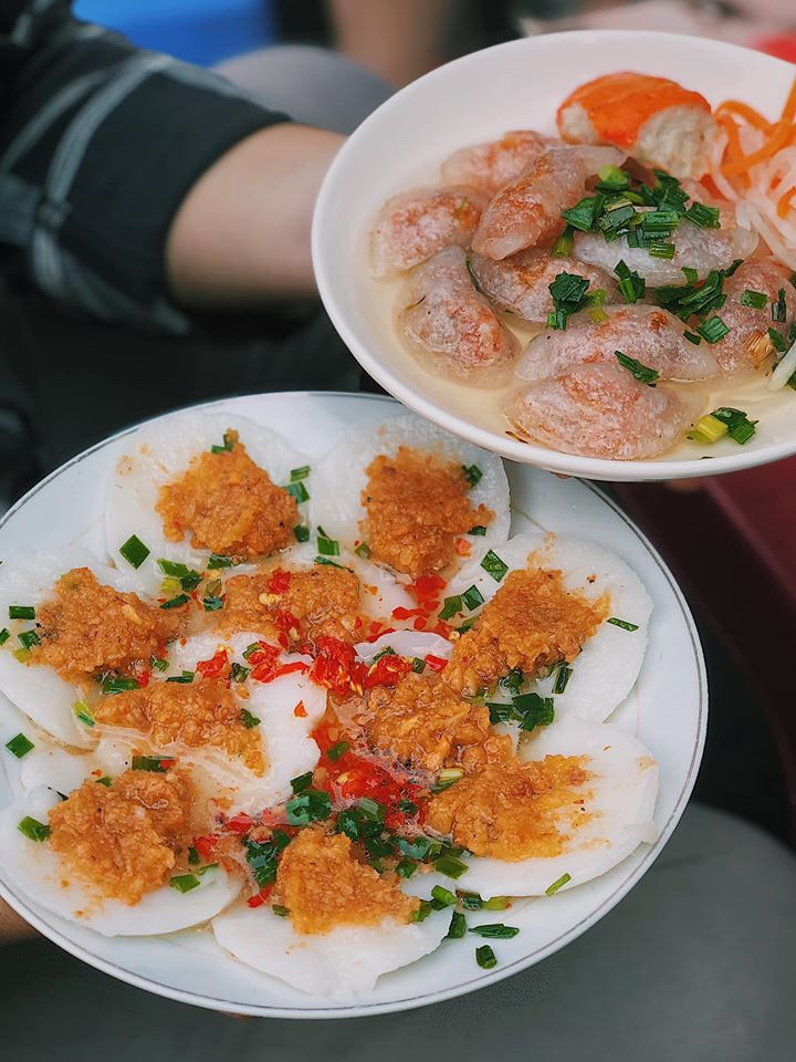 Bánh bèo chén - Ảnh: Sam Nguyễn Ăn sập Sài Gòn: Thực đơn từ bình dân đến hơi-sang-chảnh sẽ khiến bạn nuốt nước miếng ảnh 1