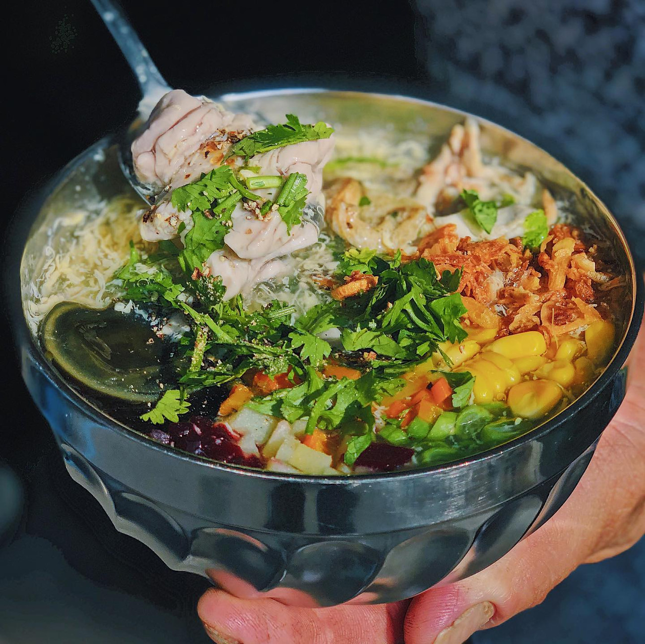 Ảnh: Sam Nguyễn Menu ăn vặt “ba chấm là ngất ngây” của teen Sài Gòn: Bò bía 1,5K, súp “gói cả thế giới“ ảnh 4