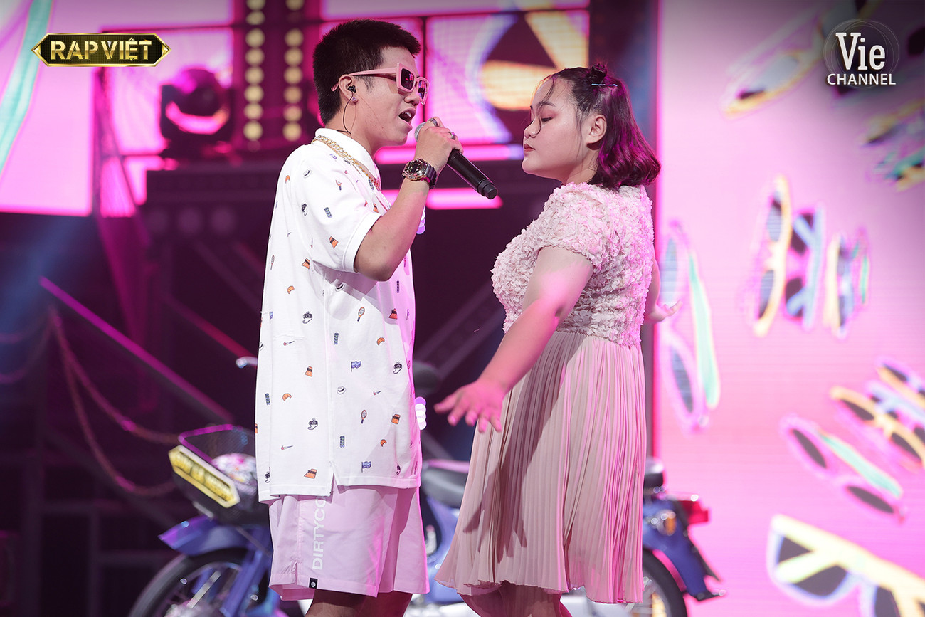 JBee cùng bạn diễn trong bản Rap "Nết Na" chứa đựng thông điệp nhân văn về vẻ đẹp tâm hồn con người Rap Việt: JBee7 - Tân binh trẻ tiềm năng của làng Rap, đơn giản nhưng chạm đến trái tim ảnh 3