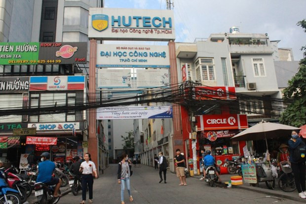 Bệnh nhân 1342 từng đến học tại Đại học Hutech TP.HCM trong thời gian cách ly (Ảnh minh họa: Internet) COVID-19 trở lại “đánh thẳng” vào học đường, học sinh sinh viên tại TP.HCM cần làm gì? ảnh 1