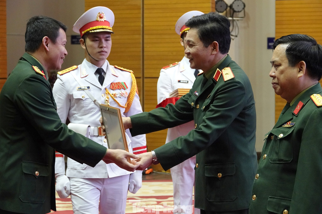 Lãnh đạo Cục Chính trị BTTM trao Bằng khen cho cán bộ Đoàn xuất sắc tiêu biểu giai đoạn 2016-2020 Tuổi trẻ Bộ Tổng tham mưu đem vinh quang về cho đất nước ảnh 3