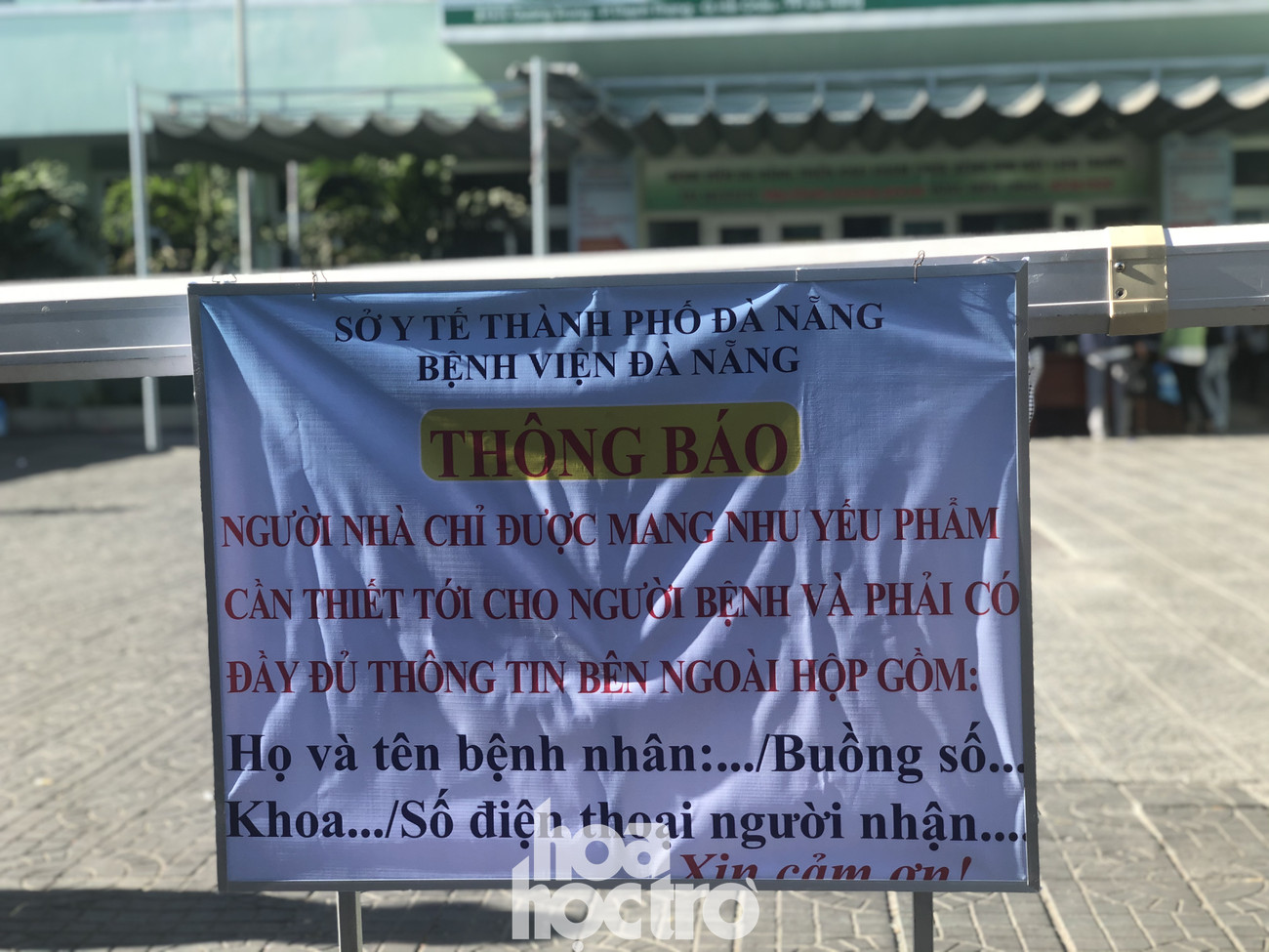 Bên trong Bệnh viện Đà Nẵng những ngày đầu tiên thực hiện biện pháp cách ly y tế ảnh 3