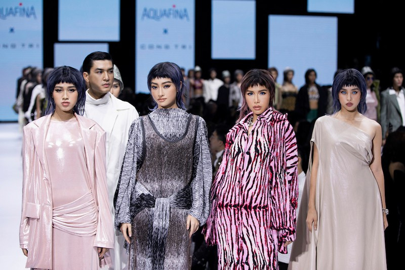 Top 3 Hoa hậu Việt Nam 2020 liên tục toả sáng trên sàn catwalk sau 1 tháng đăng quang ảnh 12