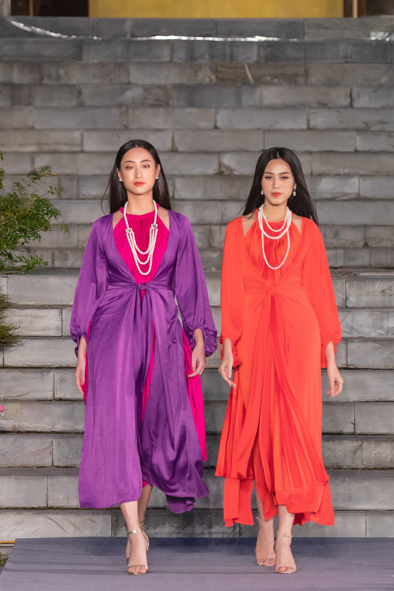 Top 3 Hoa hậu Việt Nam 2020 liên tục toả sáng trên sàn catwalk sau 1 tháng đăng quang ảnh 14