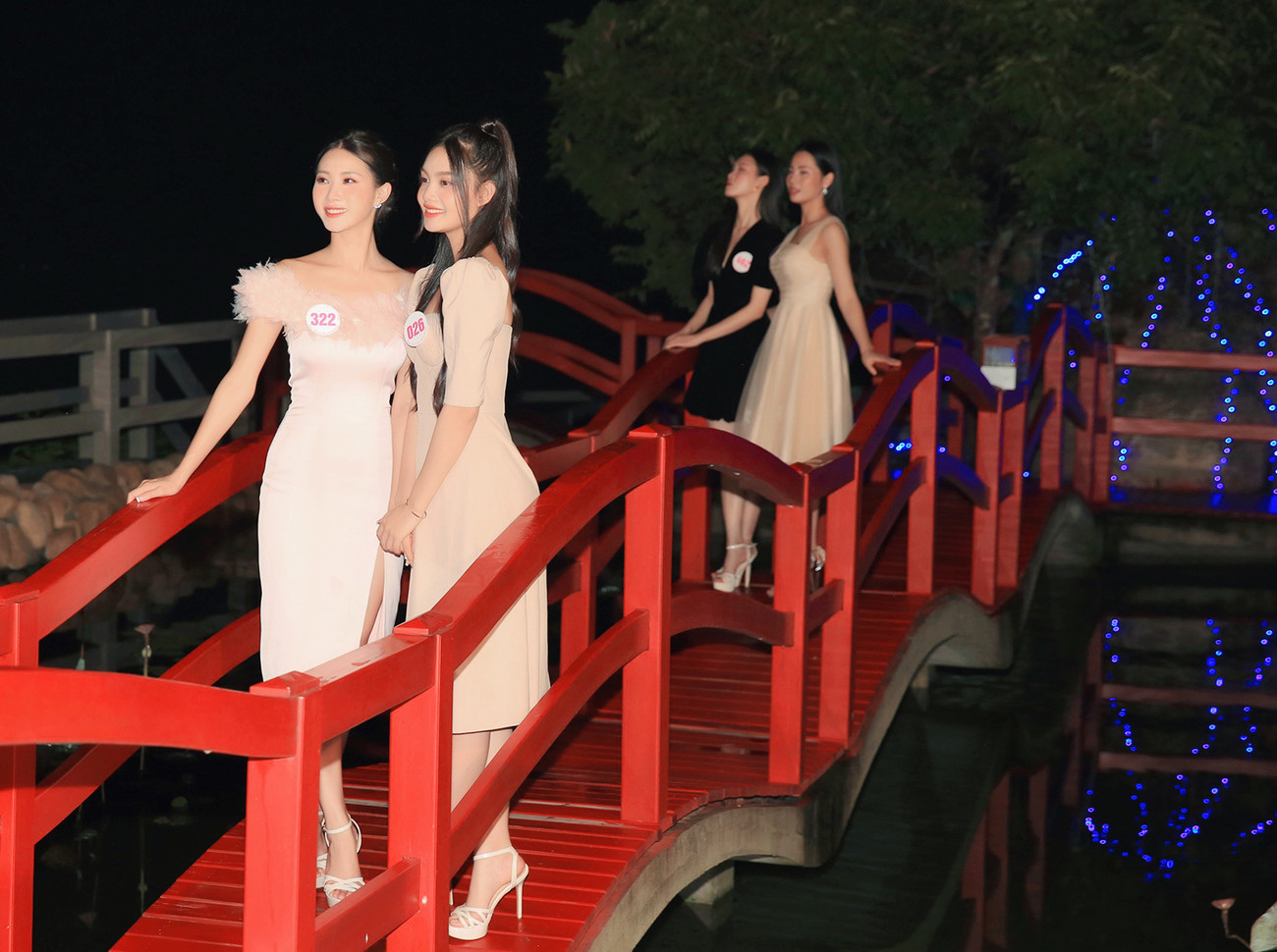 Người đẹp HHVN 2020 khoe sắc giữa vẻ đẹp lung linh về đêm của khu du lịch Hồ Mây ảnh 9