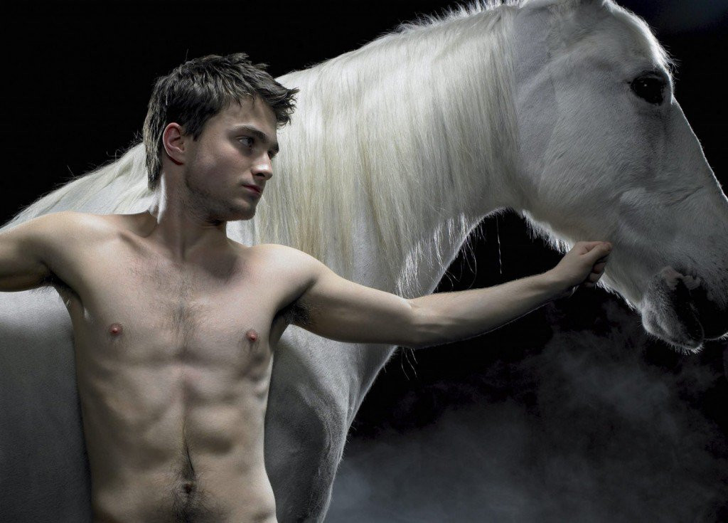 Hóa tù nhân vượt ngục, Daniel Radcliffe không còn là “cậu bé phù thủy” mà bạn biết ảnh 2