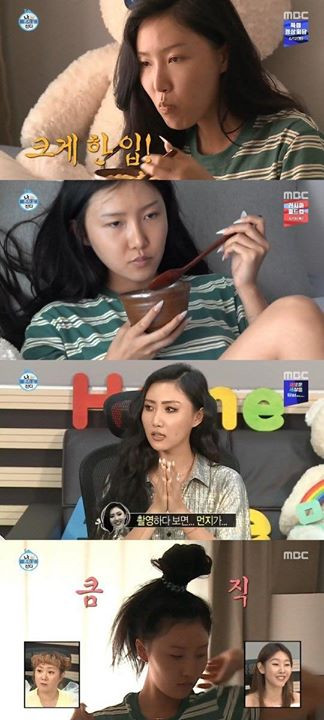 Chỉ có Hwasa là vô tư để mặt mộc, mặc đồ đơn giản xuề xòa, tóc bù xù chưa chải mà xuất hiện trên show thực tế I Live Alone. Hwasa, cô gái thừa cá tính và mạnh mẽ để phá vỡ mọi tiêu chuẩn ở K-Pop ảnh 2