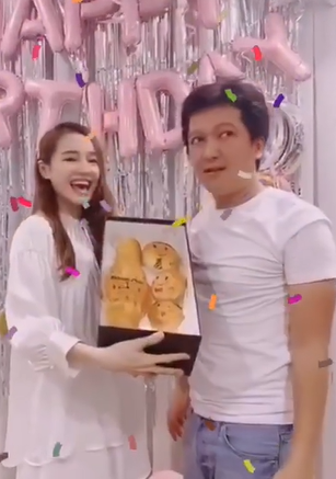 Nhã Phương tự tay làm bánh. Nhân dịp sinh nhật, Trường Giang lần đầu để con gái cưng xuất hiện trên mạng xã hội ảnh 2